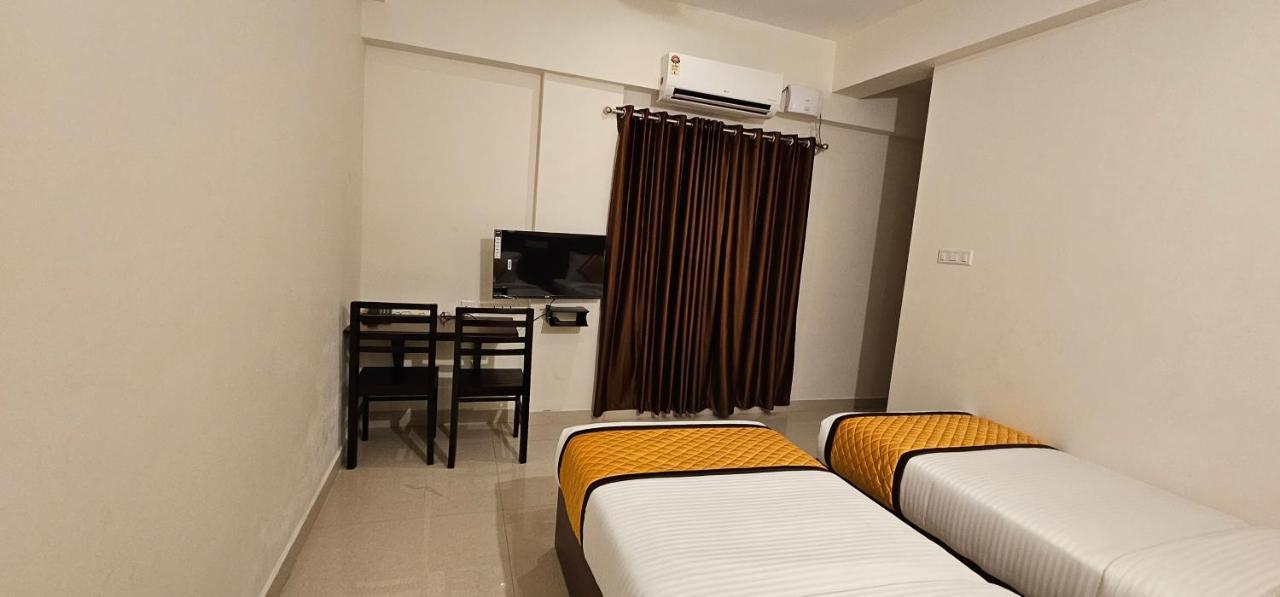 Blueway Residency Downtown Hotel Thiruvananthapuram Ngoại thất bức ảnh