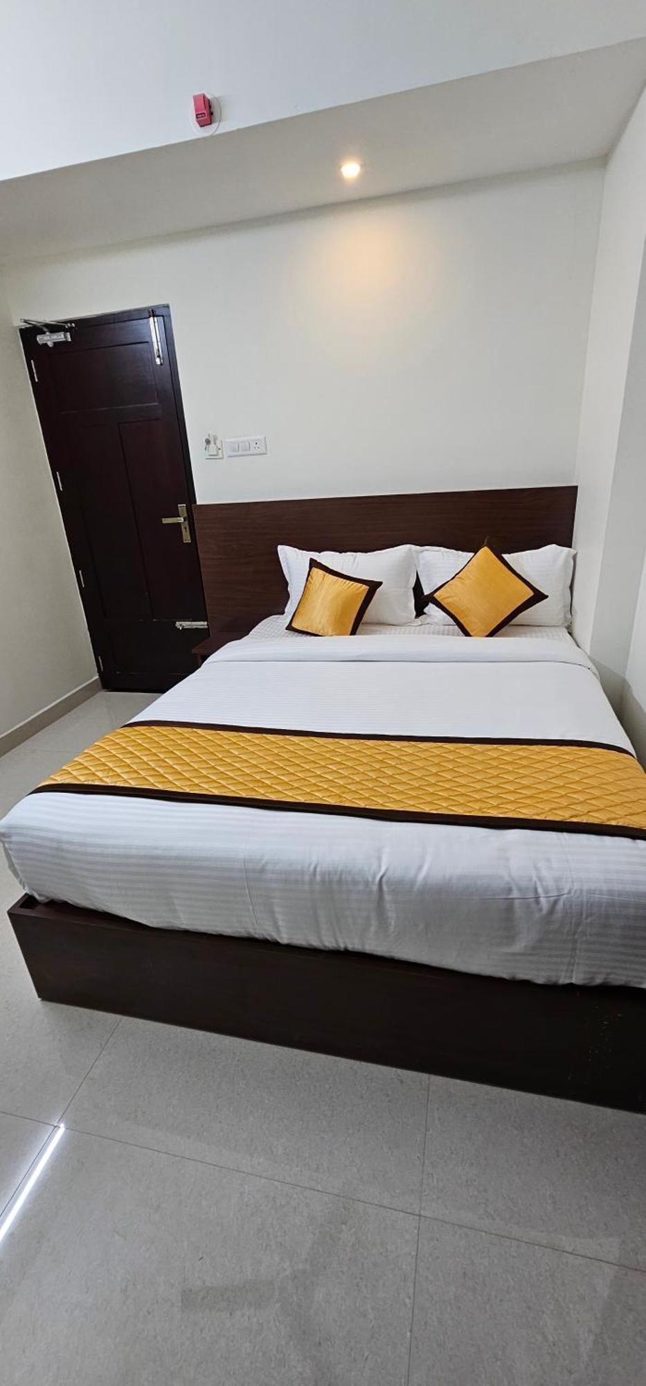 Blueway Residency Downtown Hotel Thiruvananthapuram Ngoại thất bức ảnh