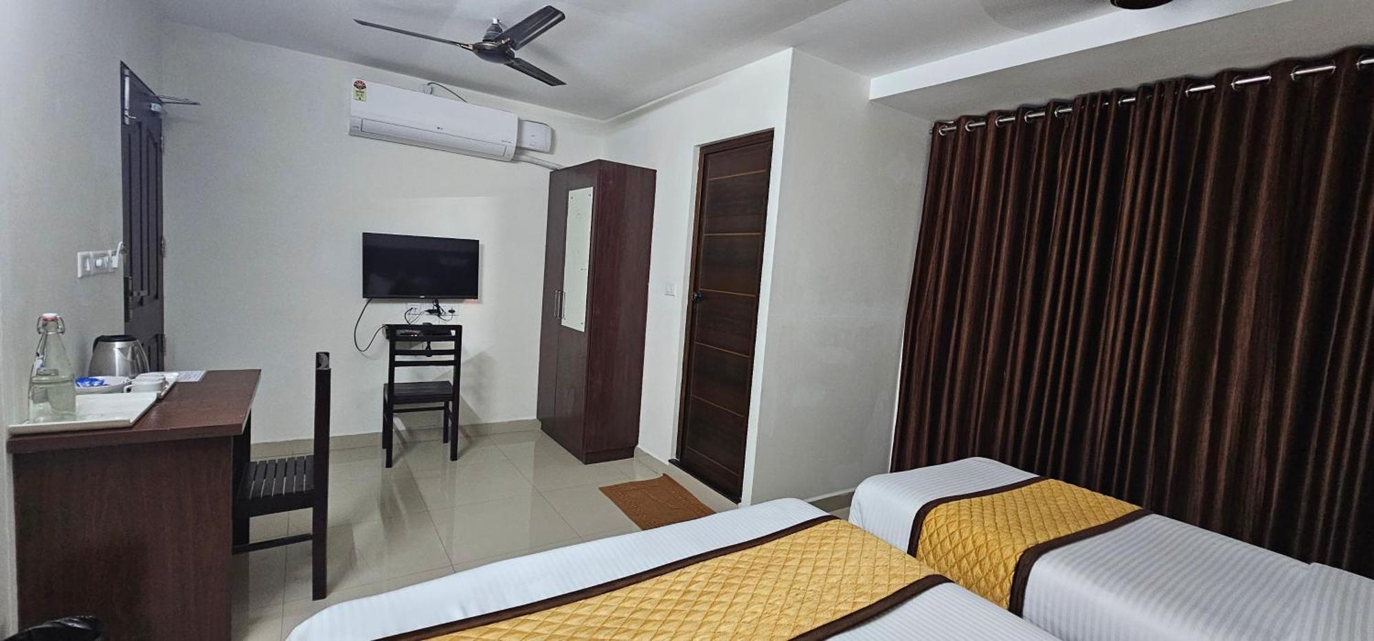 Blueway Residency Downtown Hotel Thiruvananthapuram Ngoại thất bức ảnh